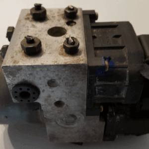 Gebrauchtes ABS-Hydraulikaggregat mit Steuergerät FIAT/PSA Teilenummer 71712390 und Referenz 454141 für Ducato, Jumper und Boxer.